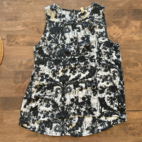 Sleeveless blouse. Size S - Picture 1 of 4